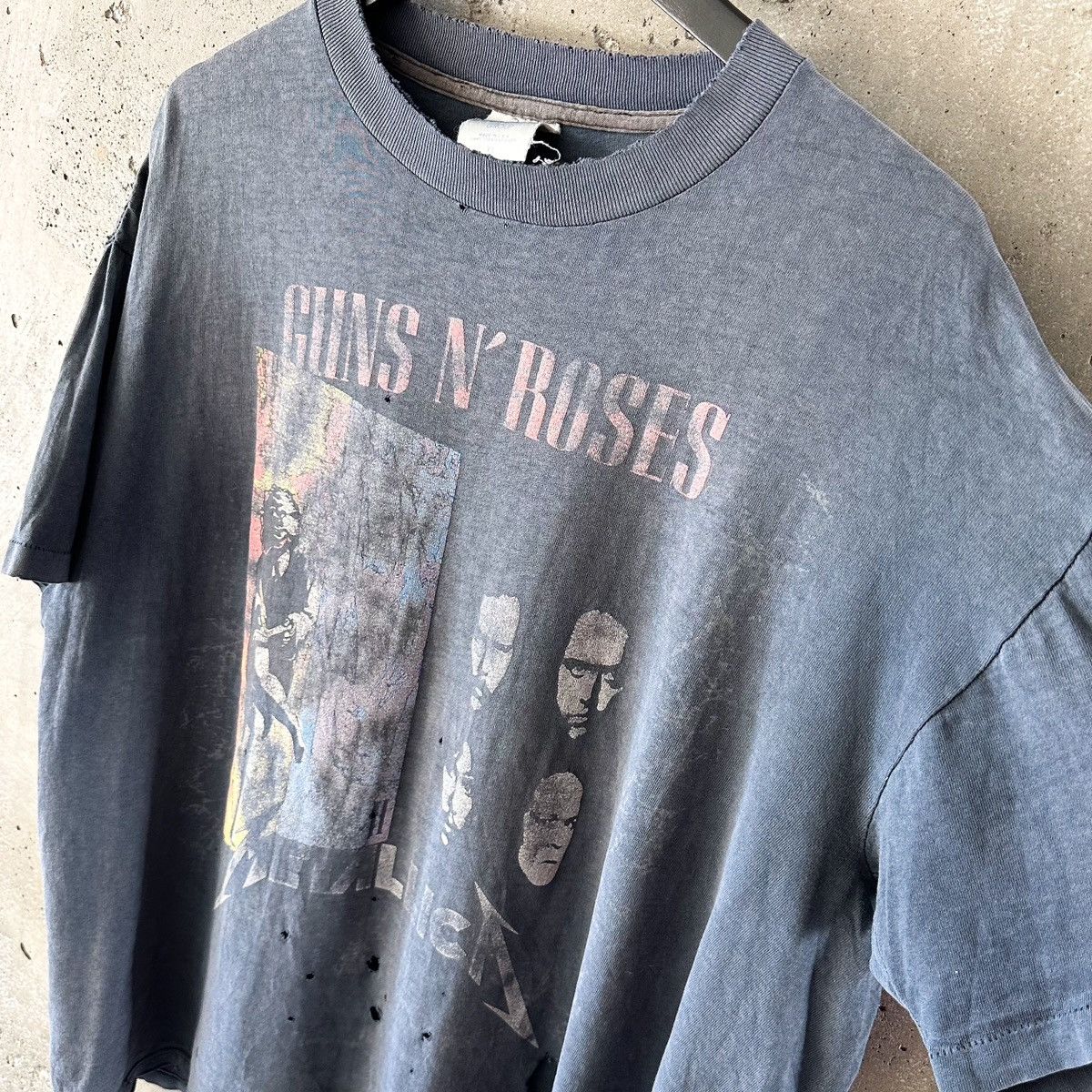 Band Tees 90’s THRASHED GUNS N ROSES 1992 Tour T-Shirt Size US XL / EU 56 / 4 - 2 Thumbnail