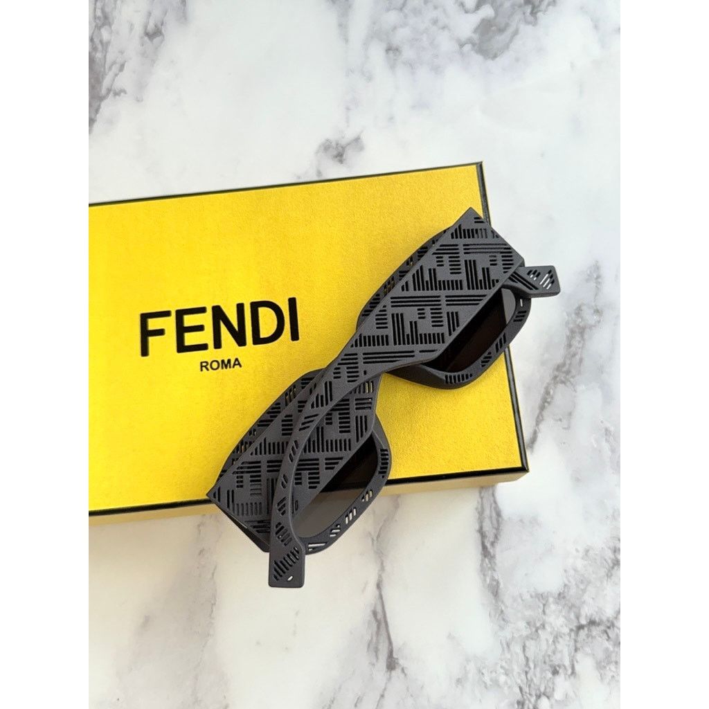 Fendi NEW Fendi FE40113I Black Shadow Unisex Sunglasses $500 Size ONE SIZE - 2 Thumbnail