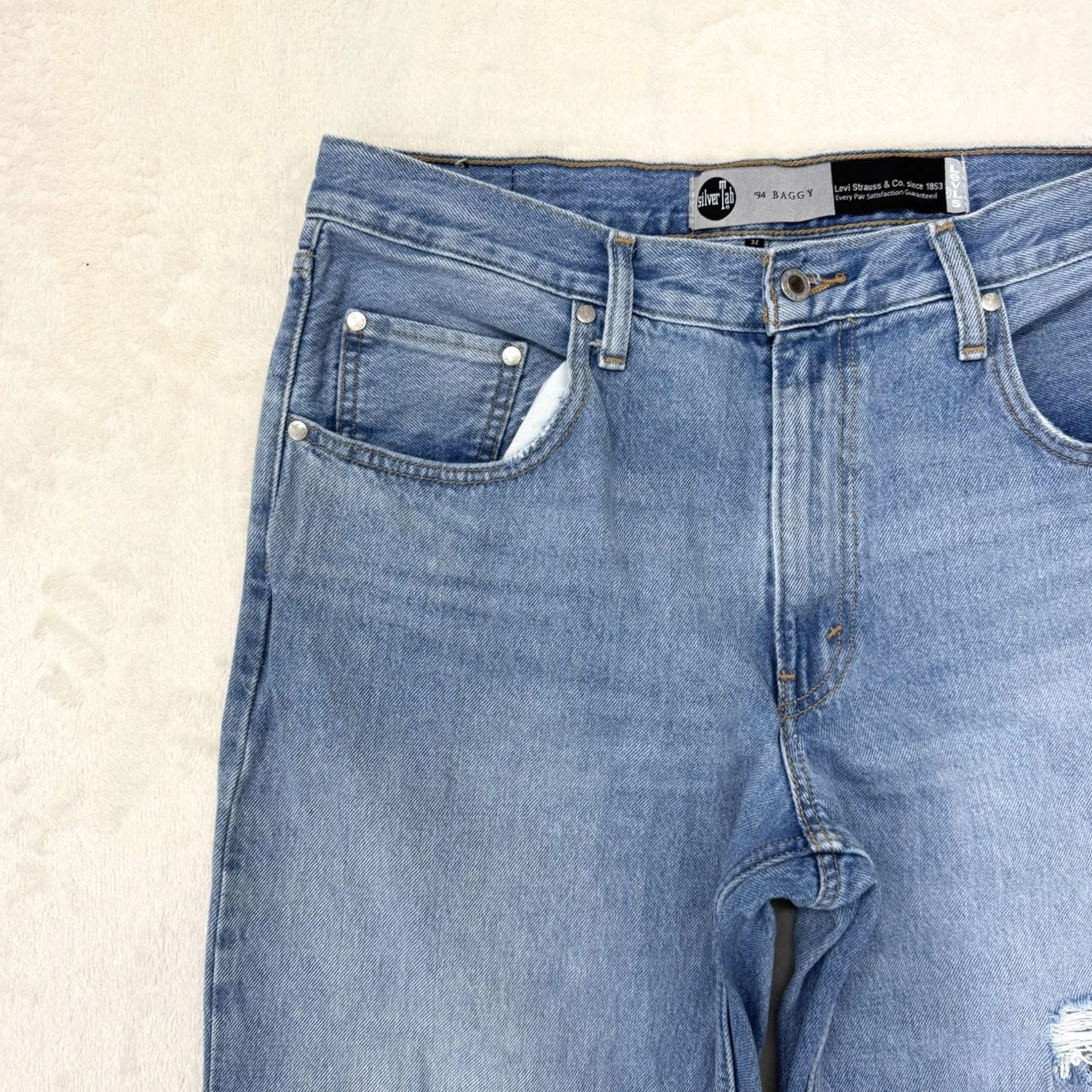 Levi's Levis SilverTab 94 Baggy Jeans Mens 34x32 Blue Light Wash Distressed Denim Jeans Distressed Pockets Logo Zip Mens Straight 34 32 Jeans Blue Size US 34 / EU 50 - 4 Thumbnail