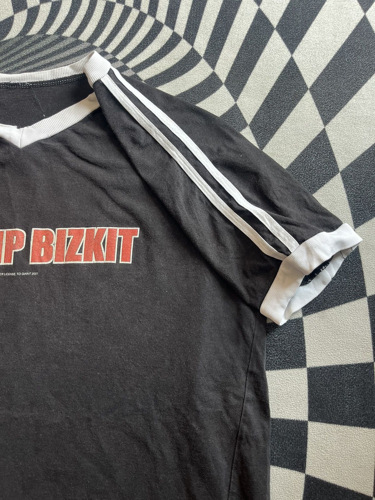 Band Tees Vintage LIMP BIZKIT 2001‘s Ringer ( V neck ) Tshirt Size US L / EU 52-54 / 3 - 8 Thumbnail