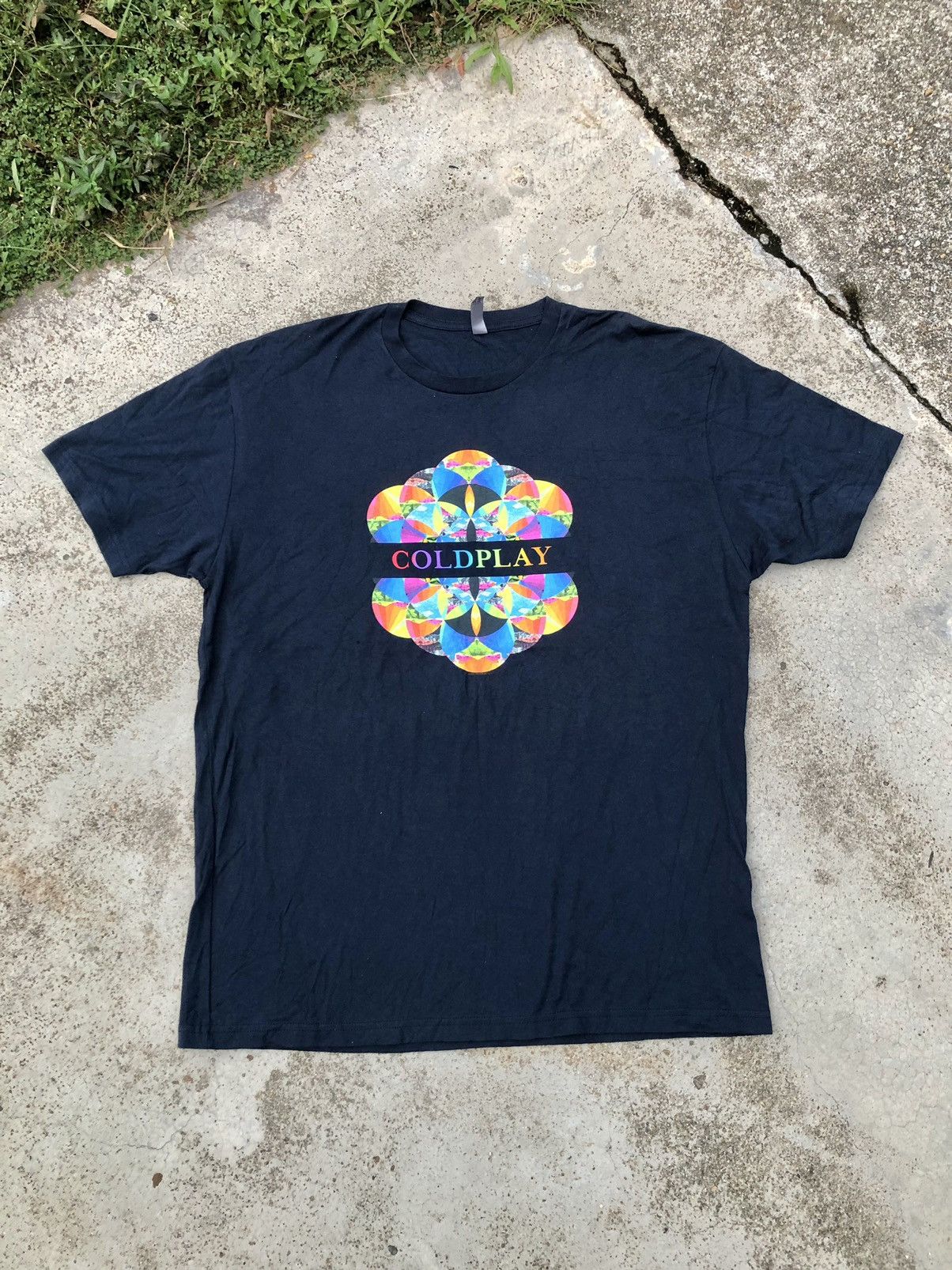 Band Tees COLDPLAY WORLD TOUR 2017 TEE Size US XL / EU 56 / 4 - 1 Thumbnail