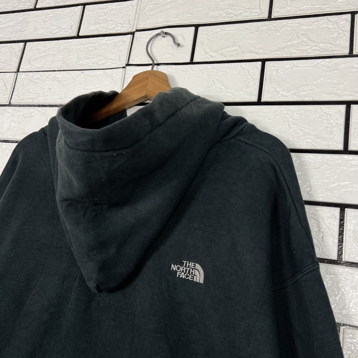 The North Face THE NORTH FACE Embroidered Logo Pullover Hoodies #4213-C192 Size US XXL / EU 58 / 5 - 19 Thumbnail