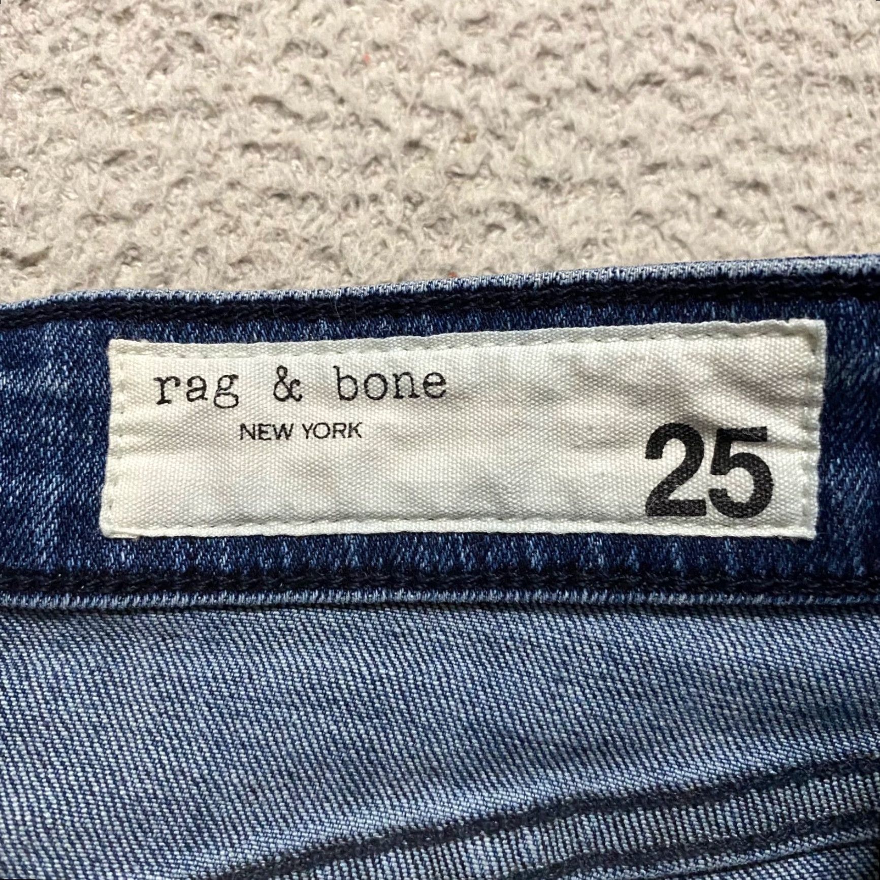 Rag & Bone rag & bone Jeans Blue Denim Skinny 25 Large 5-Pocket Rise High Stretch Womens/Adults Slim Regular Inseam 26 Ankle Mid Wash 90s (if applicable) Size 42" / US 20 - 3 Thumbnail