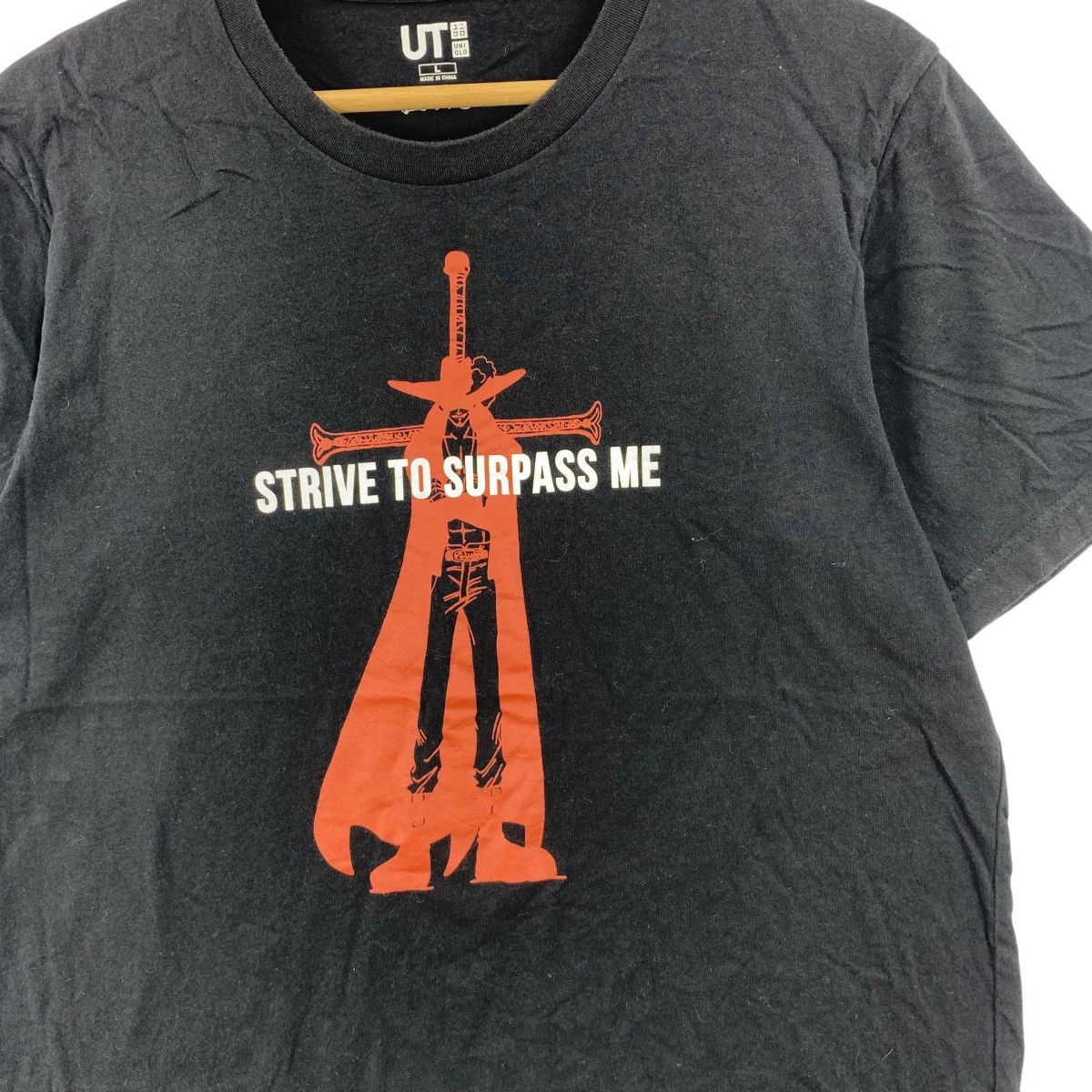 One Piece × Uniqlo ONE PIECE x UNIQLO Dracule Mihawk Pirates Zoro Tee Shirt Size US L / EU 52-54 / 3 - 4 Thumbnail