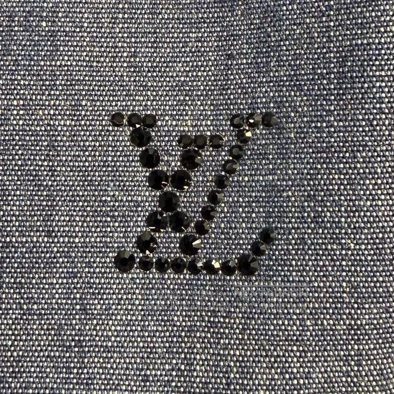 Louis Vuitton Louis Vuitton 2025 Rhinestone Logo Denim Jacket. Size S / US 4 / IT 40 - 5 Thumbnail
