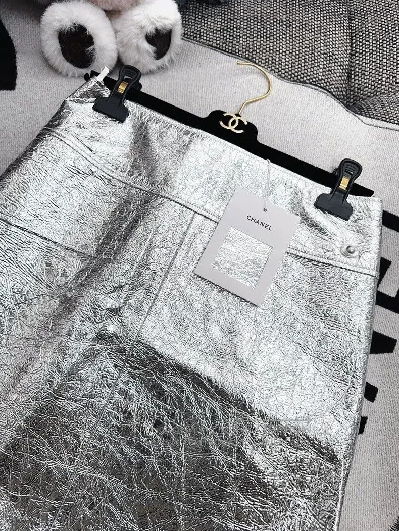 Chanel Chanel 17K ground control centre silver shiny skirt Size 24" / US 00 / IT 34 - 2 Thumbnail