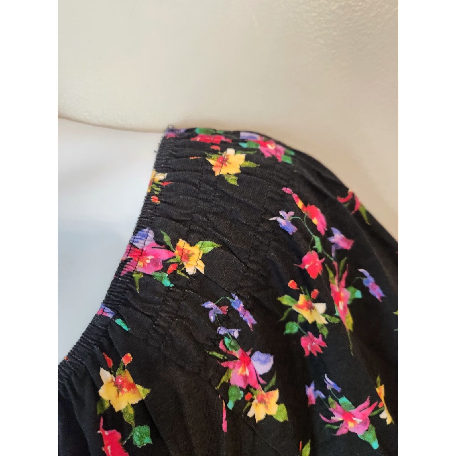Vintage Woman Within Black Smocked Floral Print 3/4 Sleeve Tunic Top Shirt 2X 26 28 V-Neck Casual Everyday Womens Blouse Size XXL / US 16-18 / IT 52-54 - 5 Thumbnail