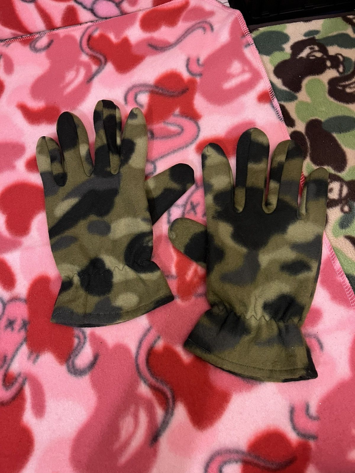 Bape Bape Red Camo Gloves Size ONE SIZE - 2 Thumbnail