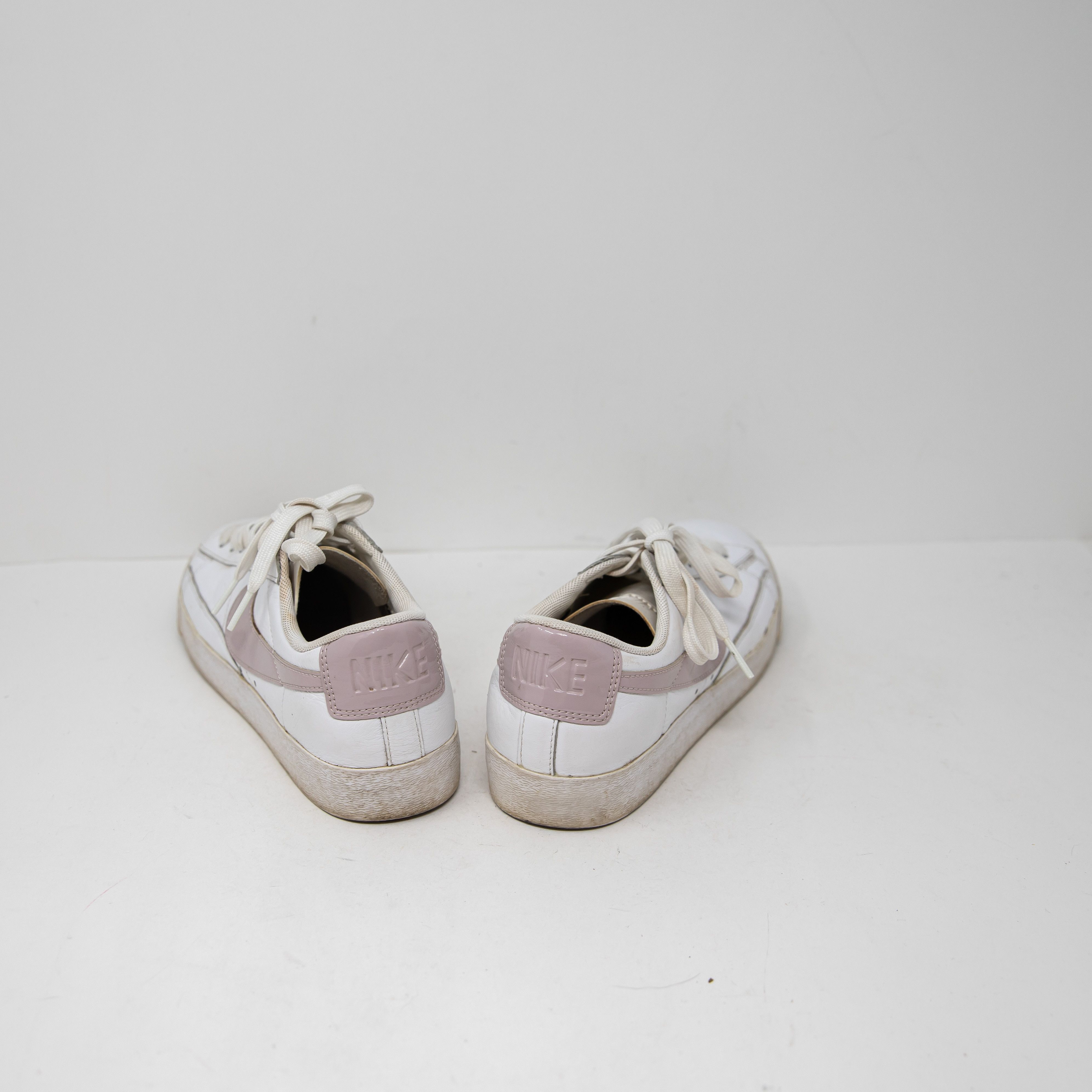 Nike Nike Women's AA3961-105 LE Trainer Blazer Low Size US 8 / IT 38 - 3 Thumbnail
