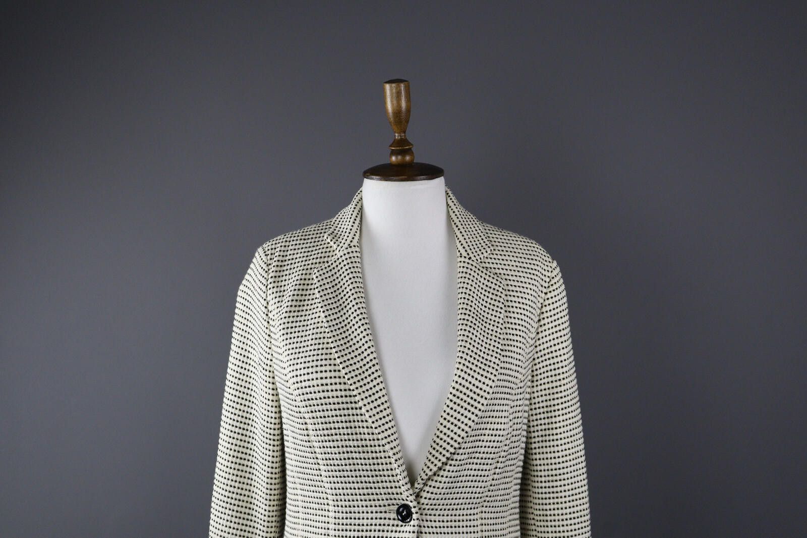 Designer Ladies Marc Cain Perforated Classic Basic Jacket Size 3 Size M / US 6-8 / IT 42-44 - 2 Thumbnail