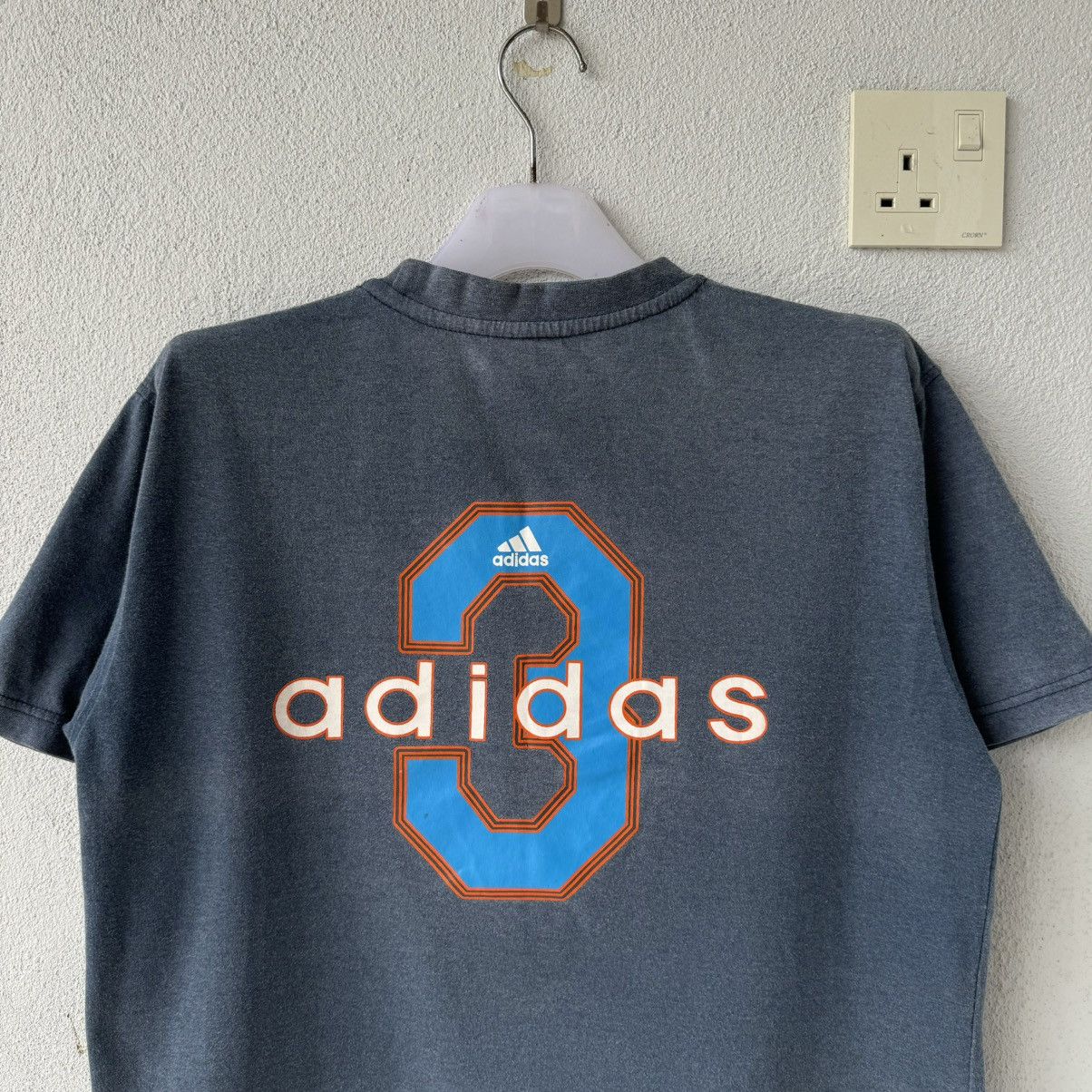 Adidas ADIDAS t shirt spell out big logo.. NO 3 Size US M / EU 48-50 / 2 - 2 Thumbnail