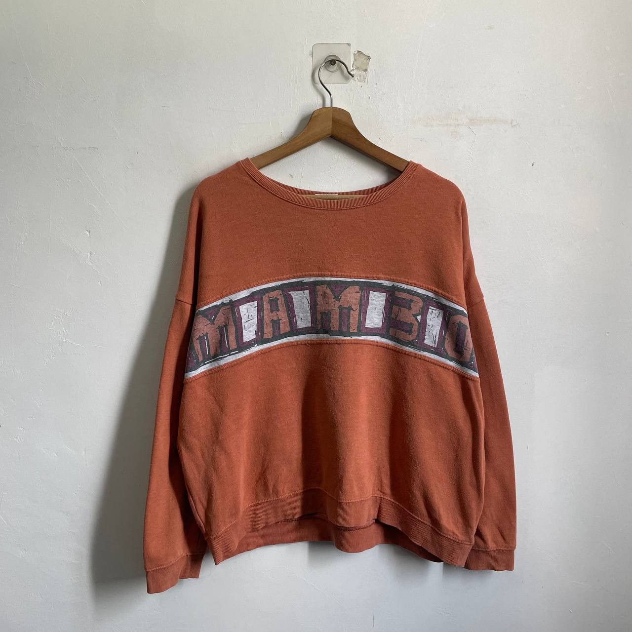 image of Sweatshirt Mambo Spellout in Orange, Women's (Size Large)