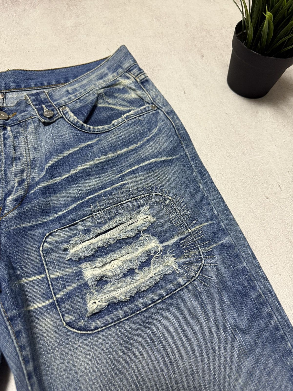 Iceberg × Japanese Brand Vintage Iceberg Jeans Denim Pants Distressed Washed Straight Size US 32 / EU 48 - 4 Thumbnail