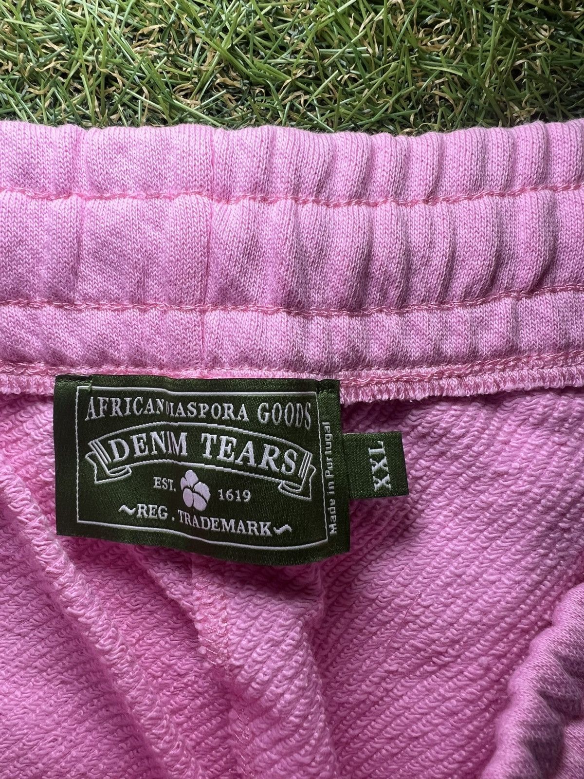 DENIM TEARS Denim Tears Pink Wreath XXL Sweatpants Size US 44 / EU 60 - 8 Thumbnail