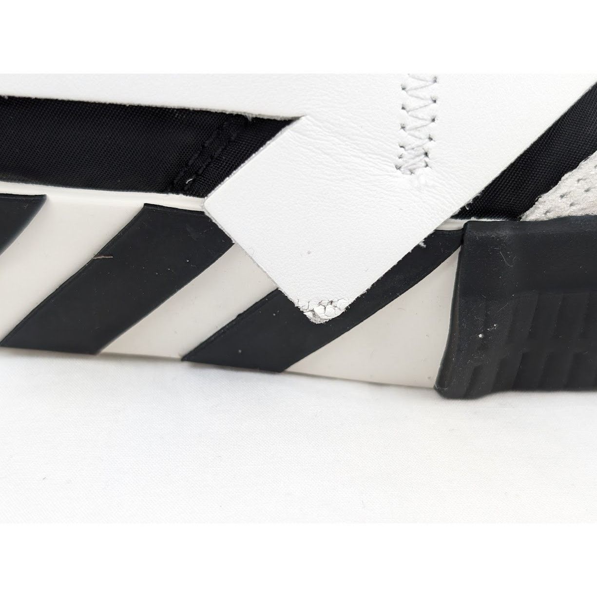 Off-White o1rshd1 Floating Arrow Low-Top Sneakers in Off White Size US 6 / EU 39 - 6 Thumbnail
