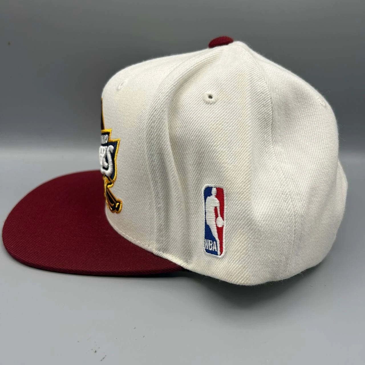 Mitchell & Ness Cleveland Cavaliers Cavs Hat Men White Red Snap Back Cap Size ONE SIZE - 4 Thumbnail