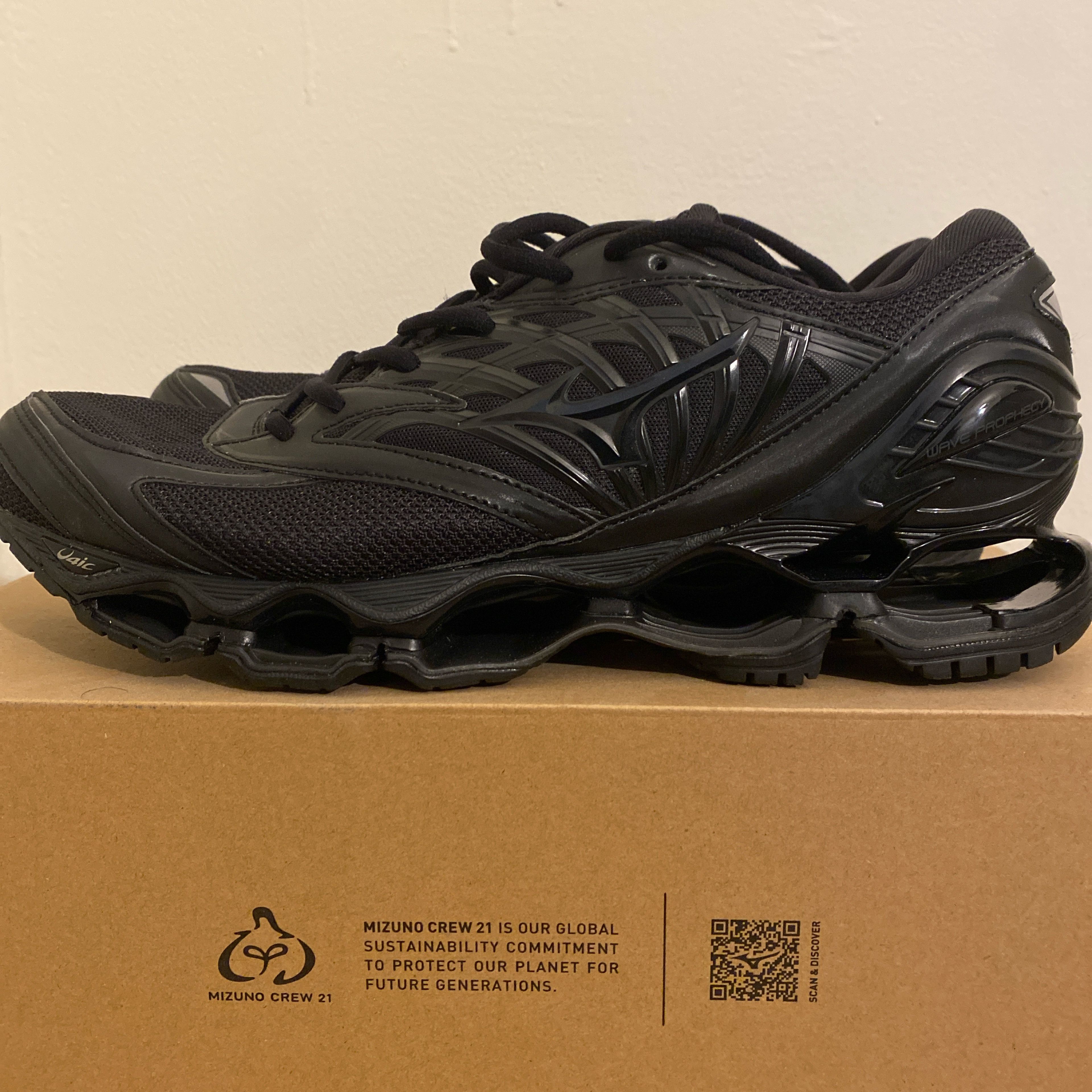 Mizuno Wave Prophecy Size US 11.5 / EU 44-45 - 1 Thumbnail