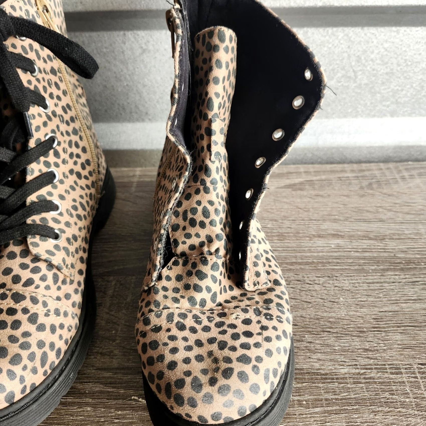 Vintage Arizona Jean Co AZ Joyce Boots Womens 6 Spotted Memory Foam (MISSING SHOE LACE) Size 28" / US 6 / IT 42 - 4 Thumbnail
