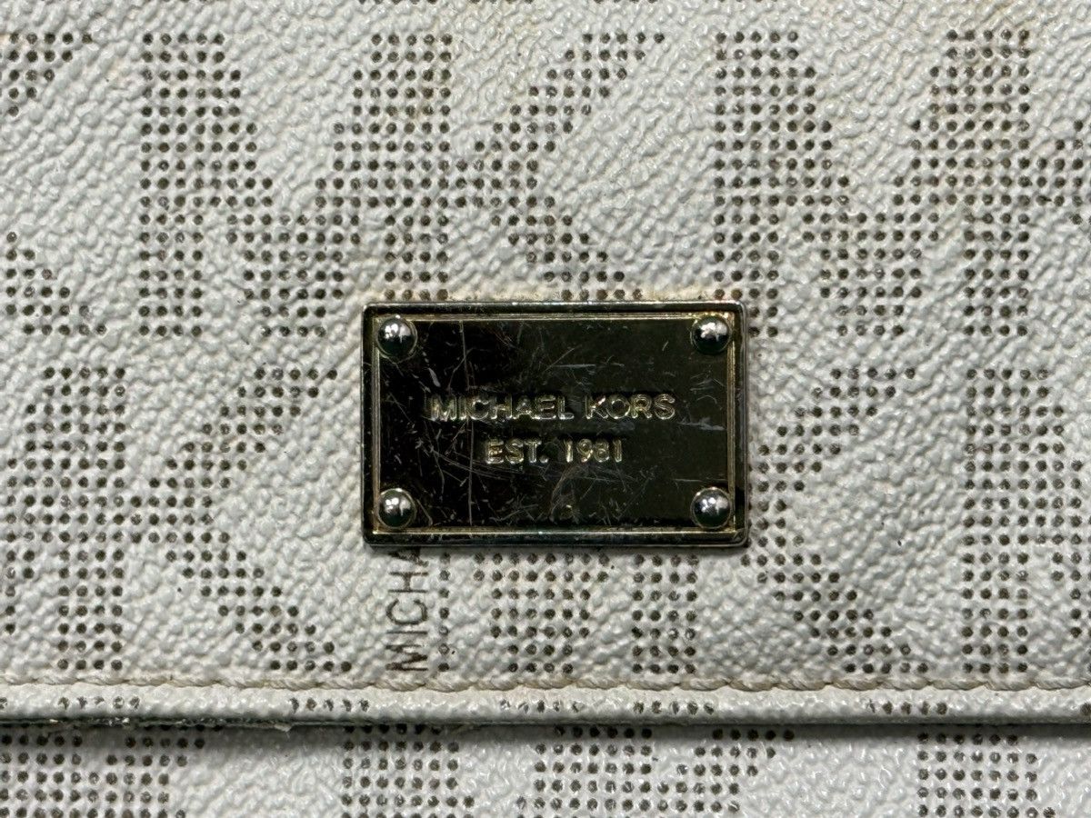Michael Kors Michael Kors Monogram Jet Set Travel Continental Wrislet Size ONE SIZE - 2 Thumbnail