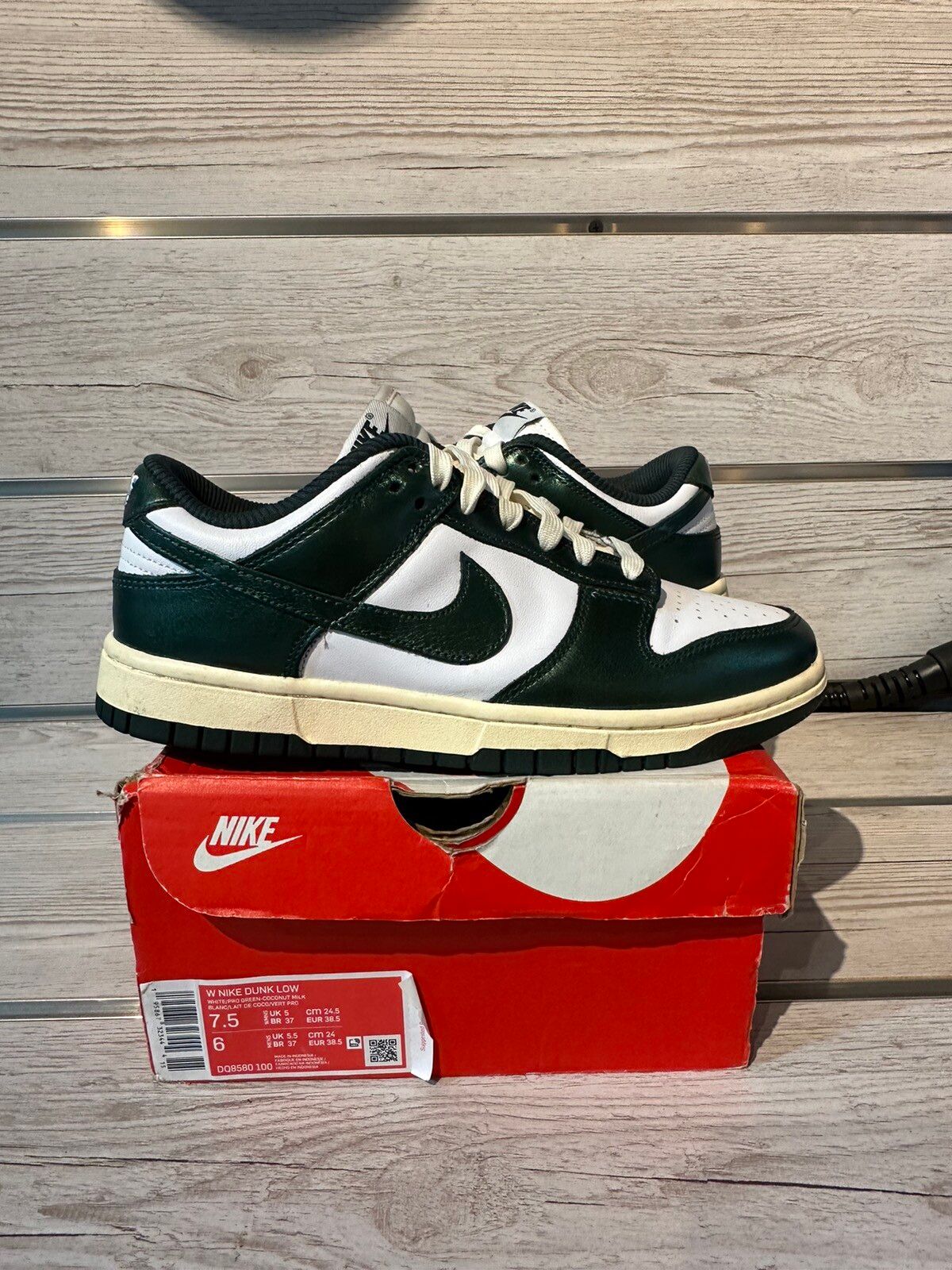 Nike Nike Dunk low Vintage Green Size US 7.5 / IT 37.5 - 2 Preview