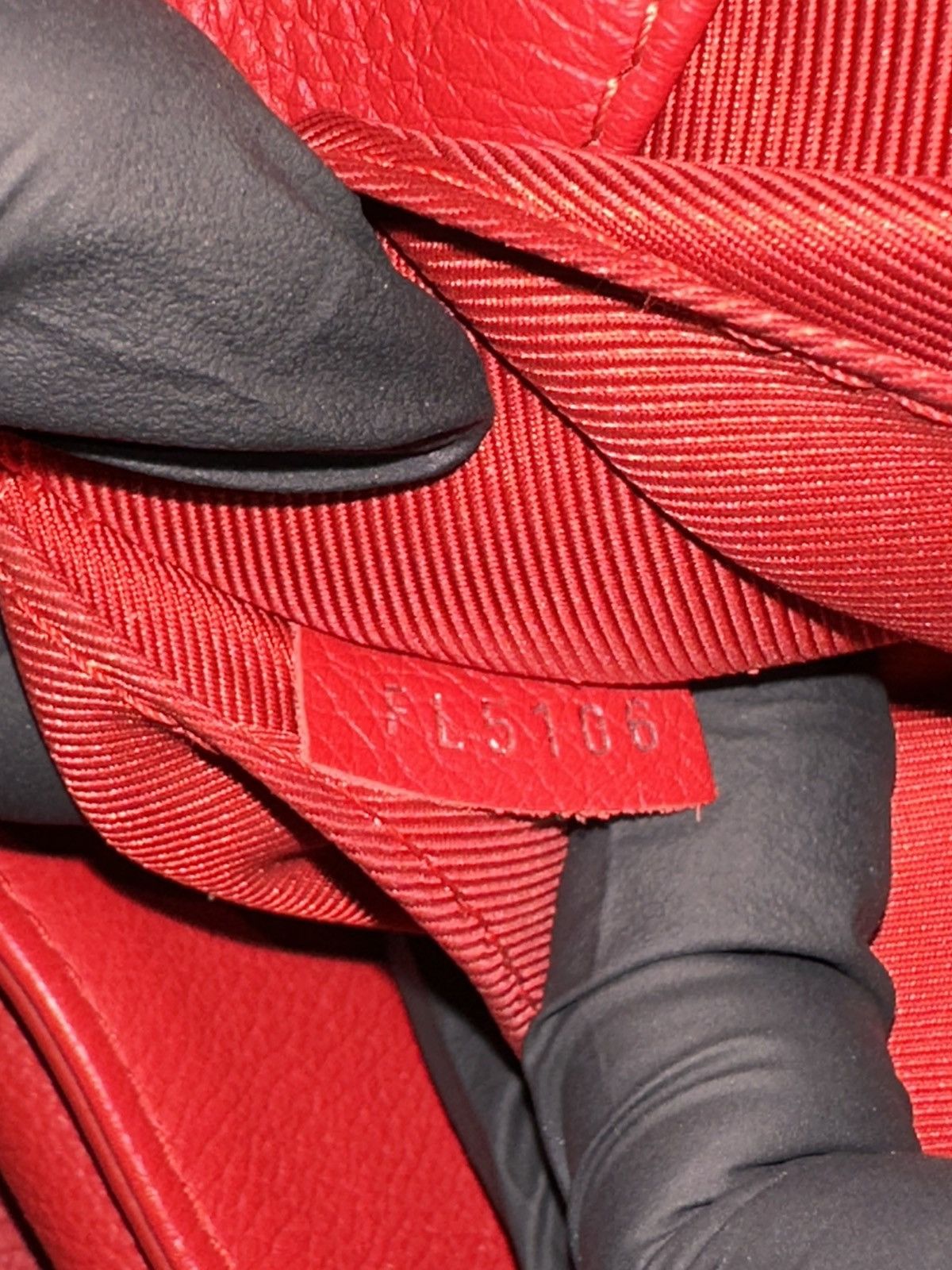 Louis Vuitton Louis Vuitton Red 2 Me Lock Size ONE SIZE - 2 Thumbnail