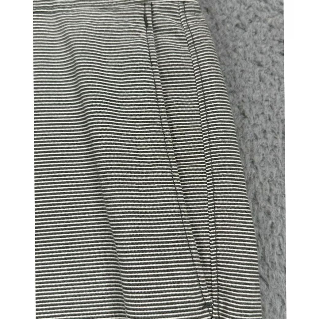 Banana Republic Banana Republic Khakis Shorts Men 34 Black/White Stripe Flat Front Casual Pocket Size US 34 / EU 50 - 6 Thumbnail