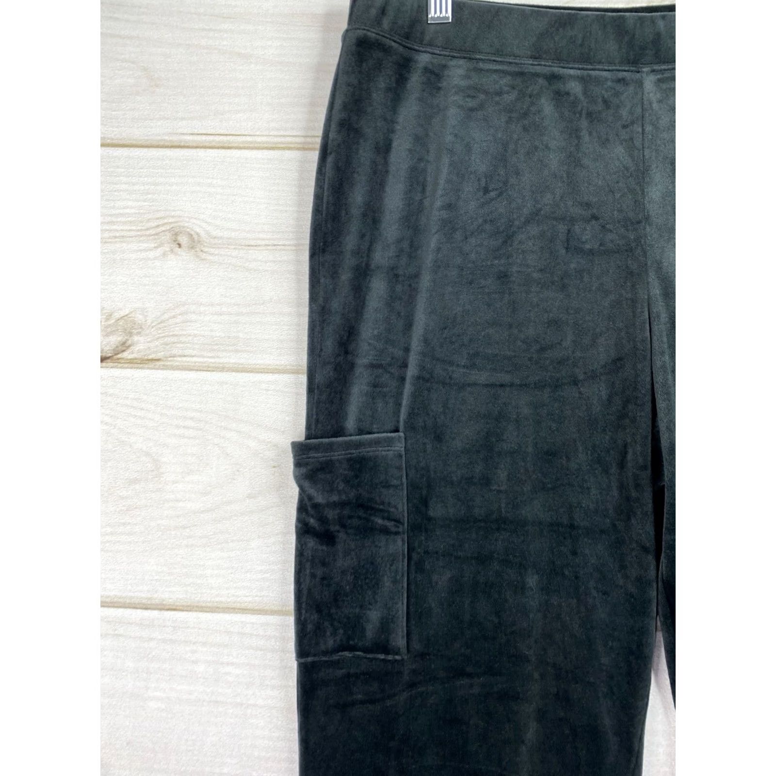Velvet D & Co. Cargo Jogger Pants Womens M Black Athleisure Pull-On Velvet Ankle Tapered Pockets Elastic Waist Casual Jogger Style VelVel? Size 32" / US 10 / IT 46 - 2 Thumbnail