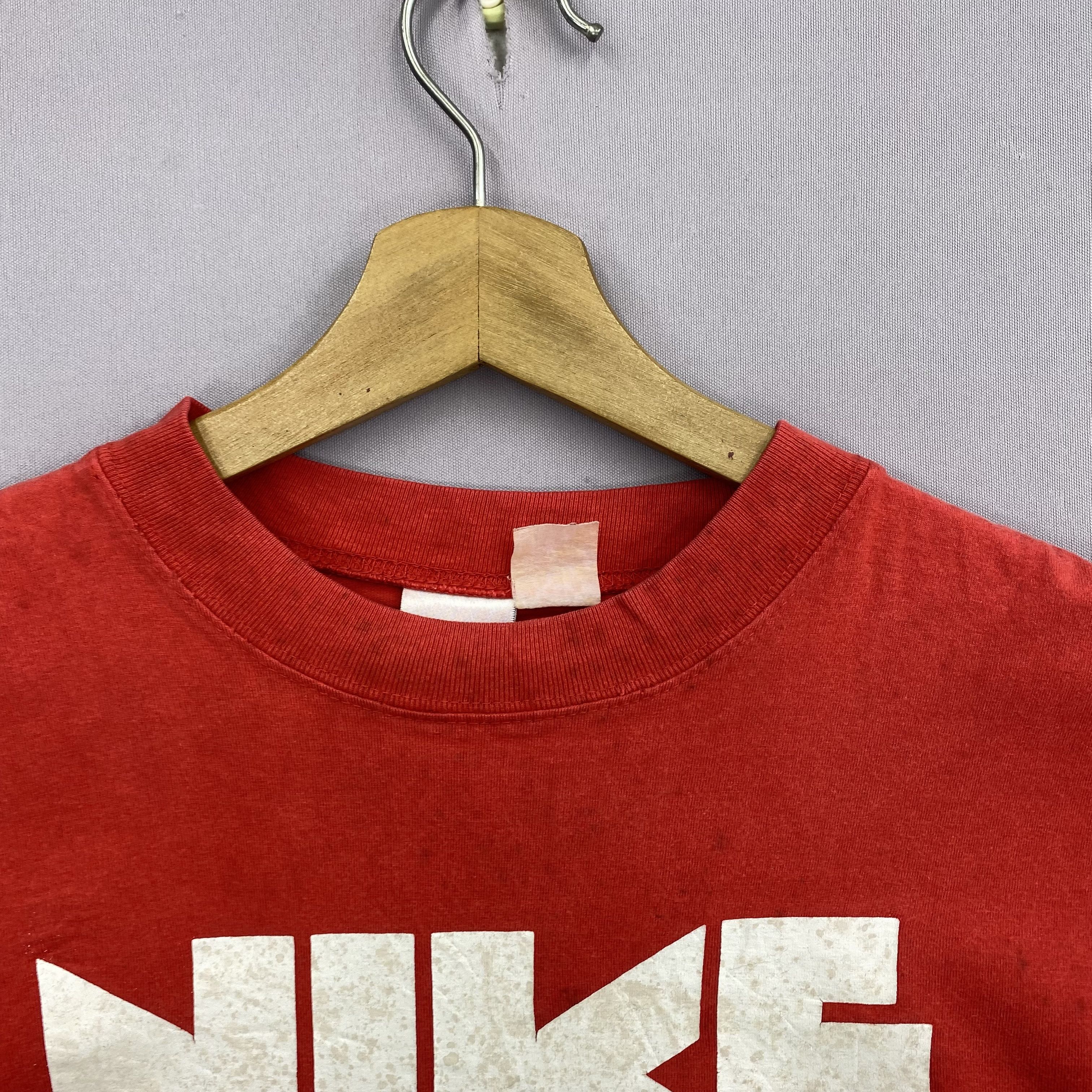 Nike × Vintage Vintage 90s Nike T-Shirt Nike Block Crewneck Tee Size US S / EU 44-46 / 1 - 3 Thumbnail