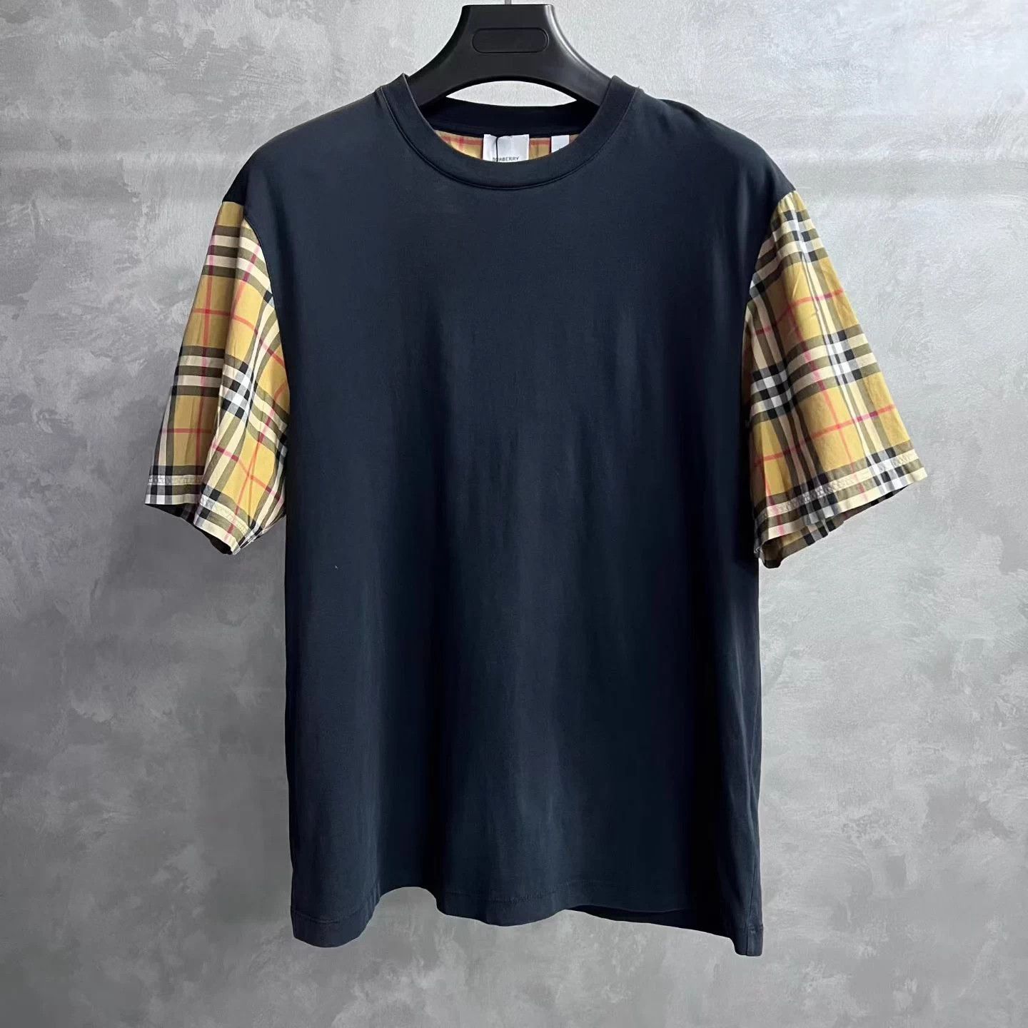 Burberry Burberry Black Nova Check T-shirt M with tags Size US M / EU 48-50 / 2 - 1 Thumbnail