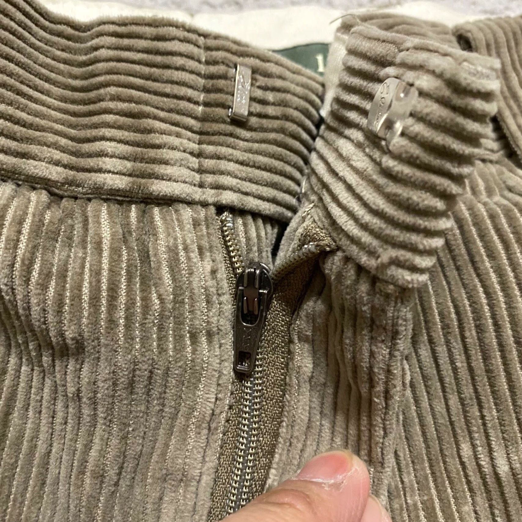 Vintage L.L. Bean Mens Pants 34 Solid Brown Corduroy Inseam 31" High Rise Straight Leg Pants Regular Rise Size US 32 / EU 48 - 6 Thumbnail