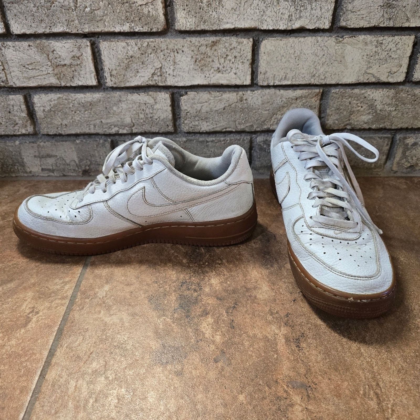 Nike White Classic | NIKE | Low Top Sneaks Size US 9 / EU 42 - 3 Thumbnail