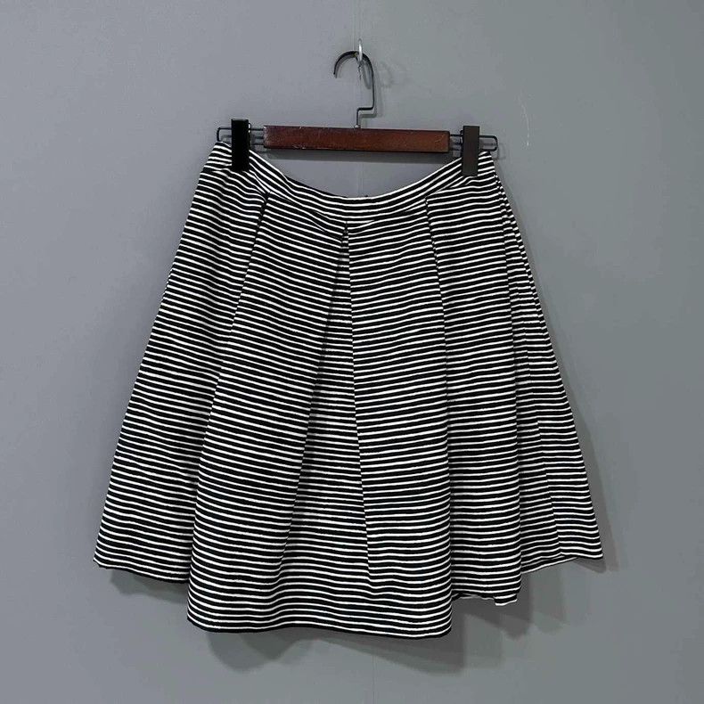 Prada Prada Striped pleated short 2504-Nextarrow Size 27" / US 4 / IT 40 - 3 Thumbnail