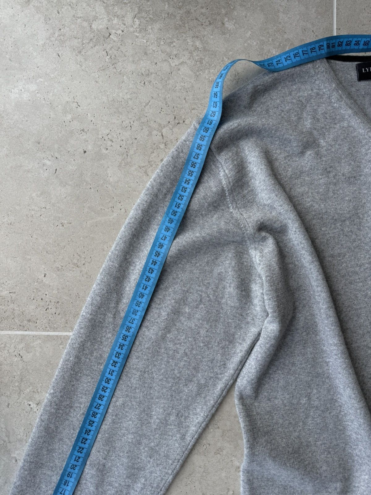 Lyle & Scott Lyle & Scott V-Neck Sweater – Grey Size US M / EU 48-50 / 2 - 11 Thumbnail