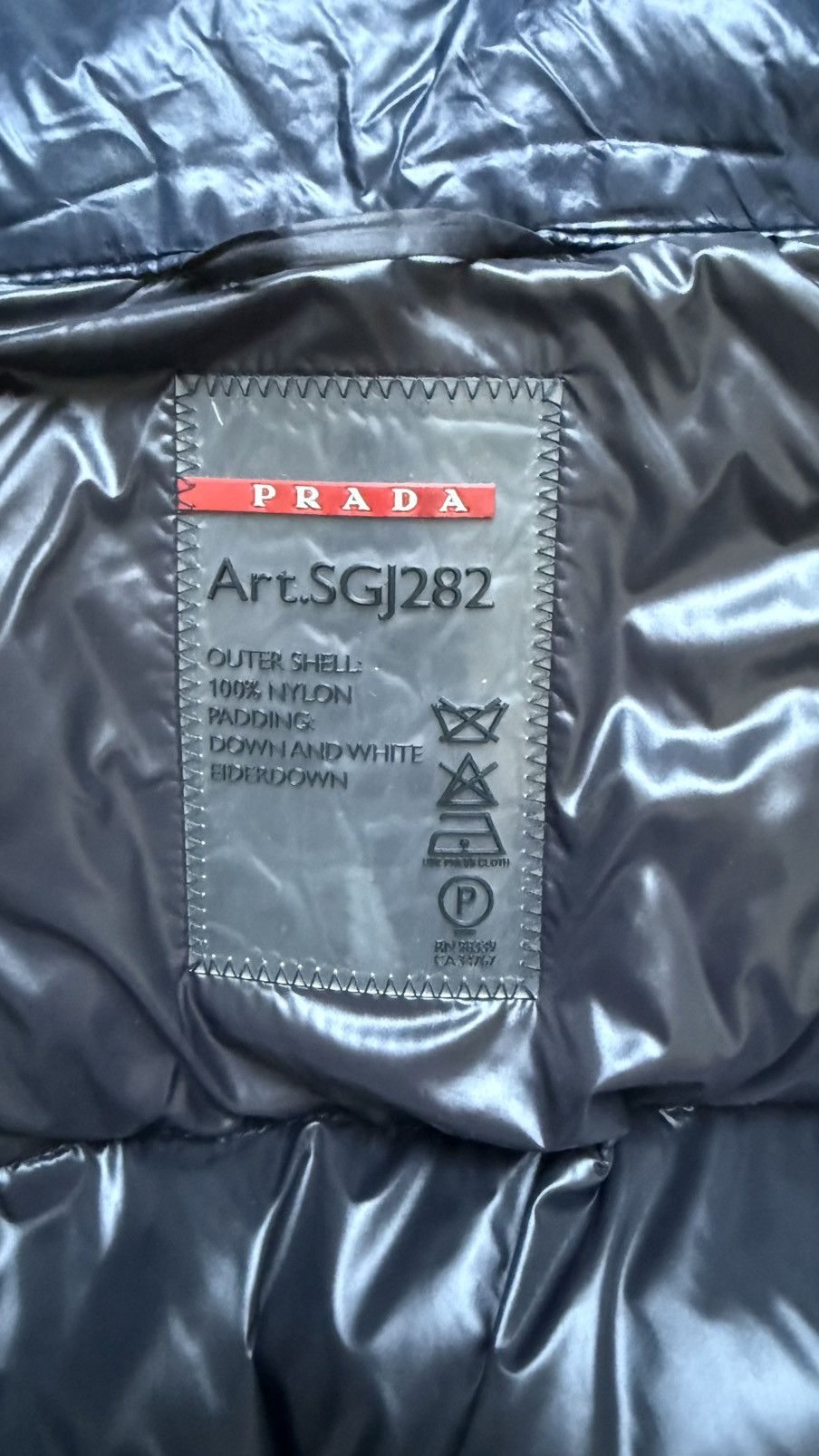 Prada Prada triangle logo vest Size US M / EU 48-50 / 2 - 5 Thumbnail