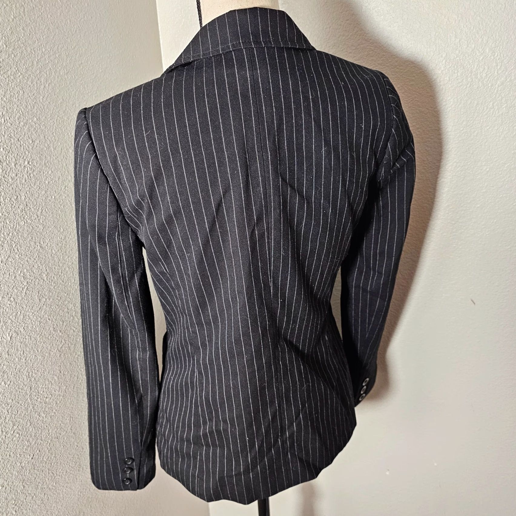 Vintage Apostrophe Black Blazer Jacket Women's Size 2 Pinstripe Front Button Four-Button Single-Breasted Pocket Formal Chest Small Size 2 Black Size XS / US 0-2 / IT 36-38 - 3 Thumbnail