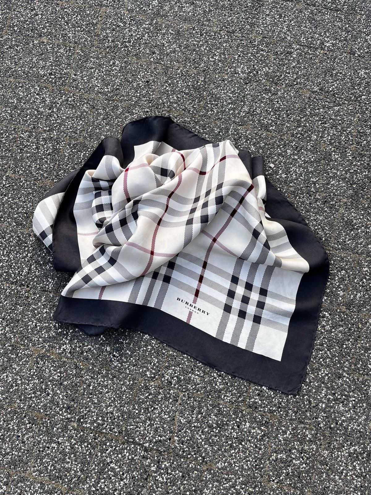 Burberry × Other 🔥BURBERRY NOVA CHECK LUXURY HANDKERCHIEF BANDANA NECKERCHIEF Size ONE SIZE - 1 Thumbnail
