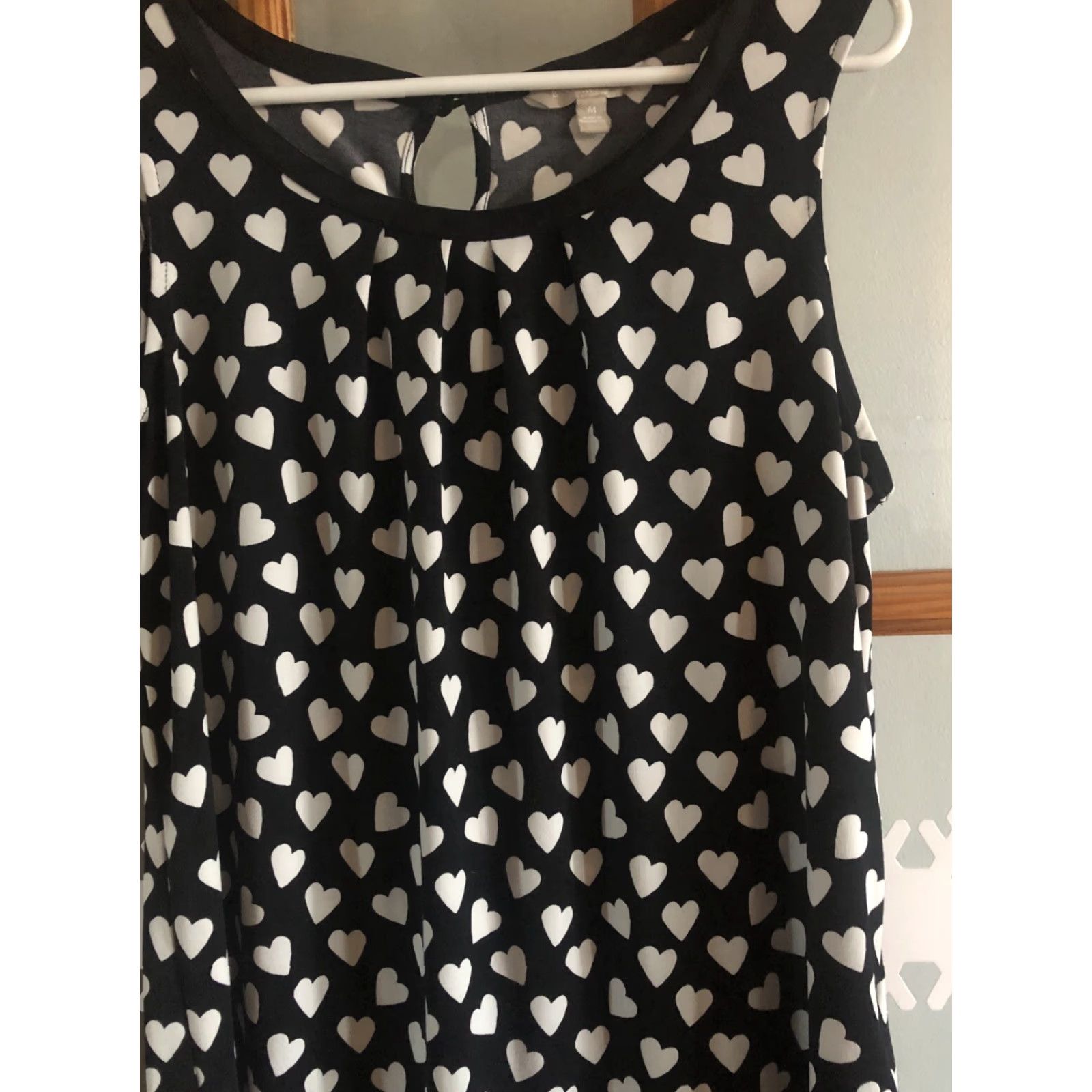 Banana Republic Banana Republic Blouse Shirt Womens M Multicolor Sleeveless Round Neck Button Hearts Knits Casual Business Party/Cocktail Travel Size M / US 6-8 / IT 42-44 - 2 Thumbnail