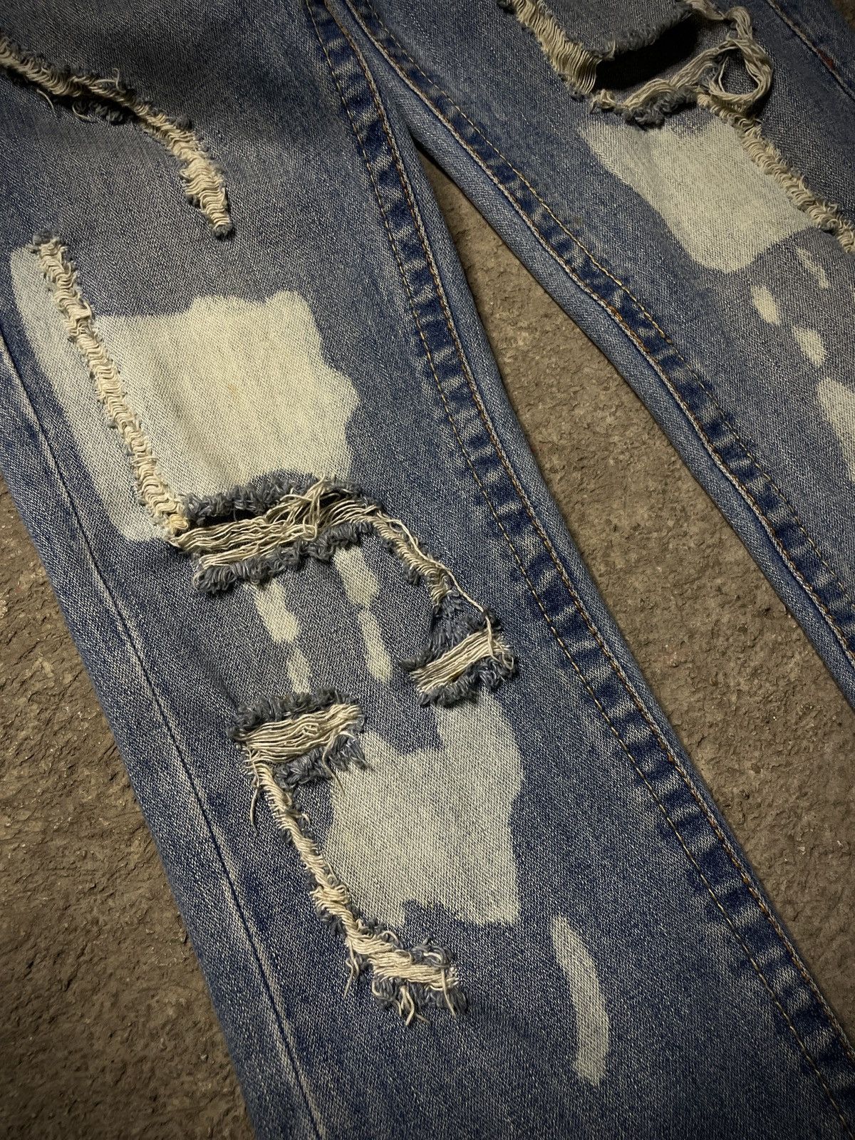 True Religion 2000’s True Religion - Distressed Flared Pants Size US 29 - 4 Thumbnail