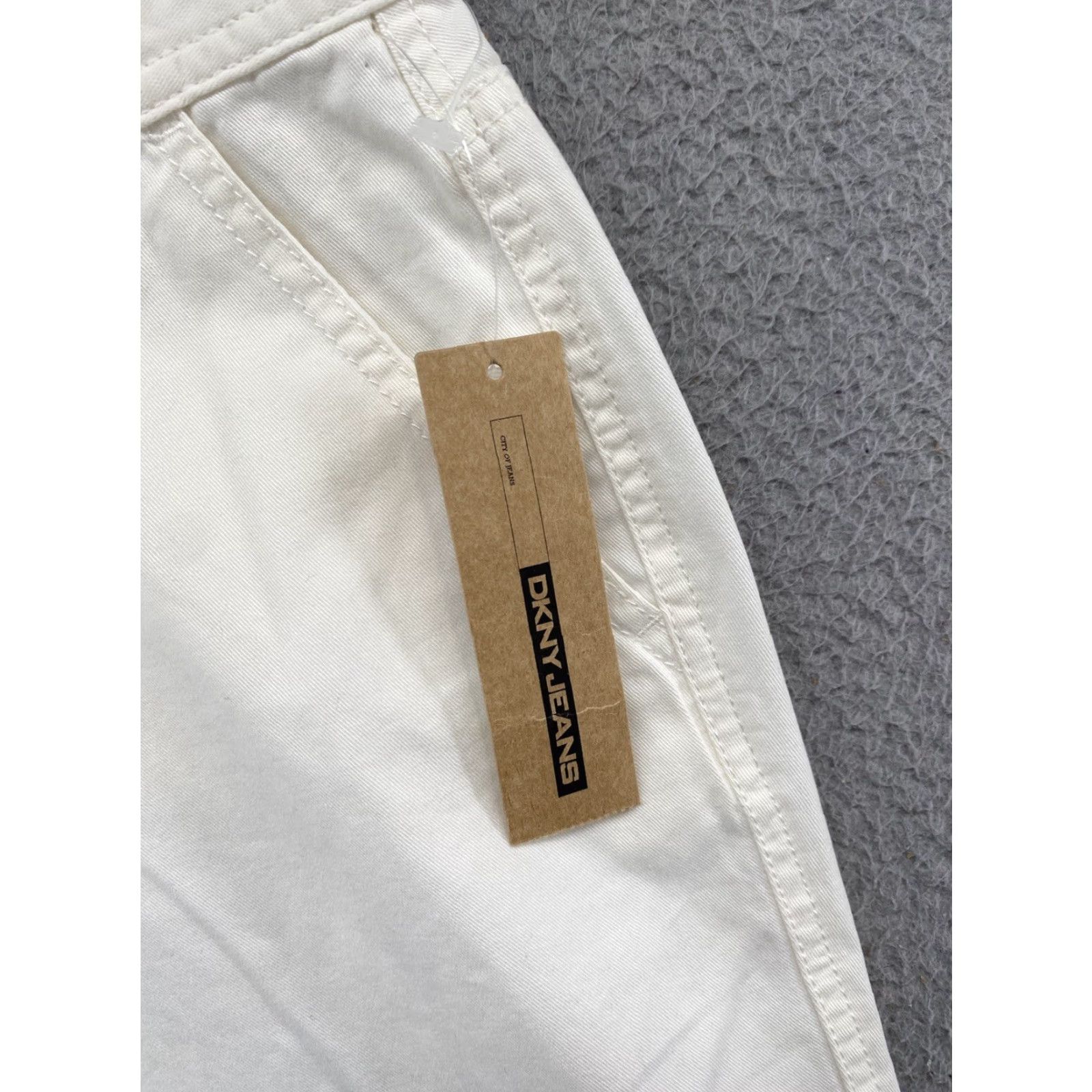 DKNY VINTAGE DKNY Jeans White Ivory Bermuda Shorts Women 14 Ivory Bermuda Shorts Womens DKNY Jeans 14 Size 36" / US 14 / IT 50 - 2 Thumbnail