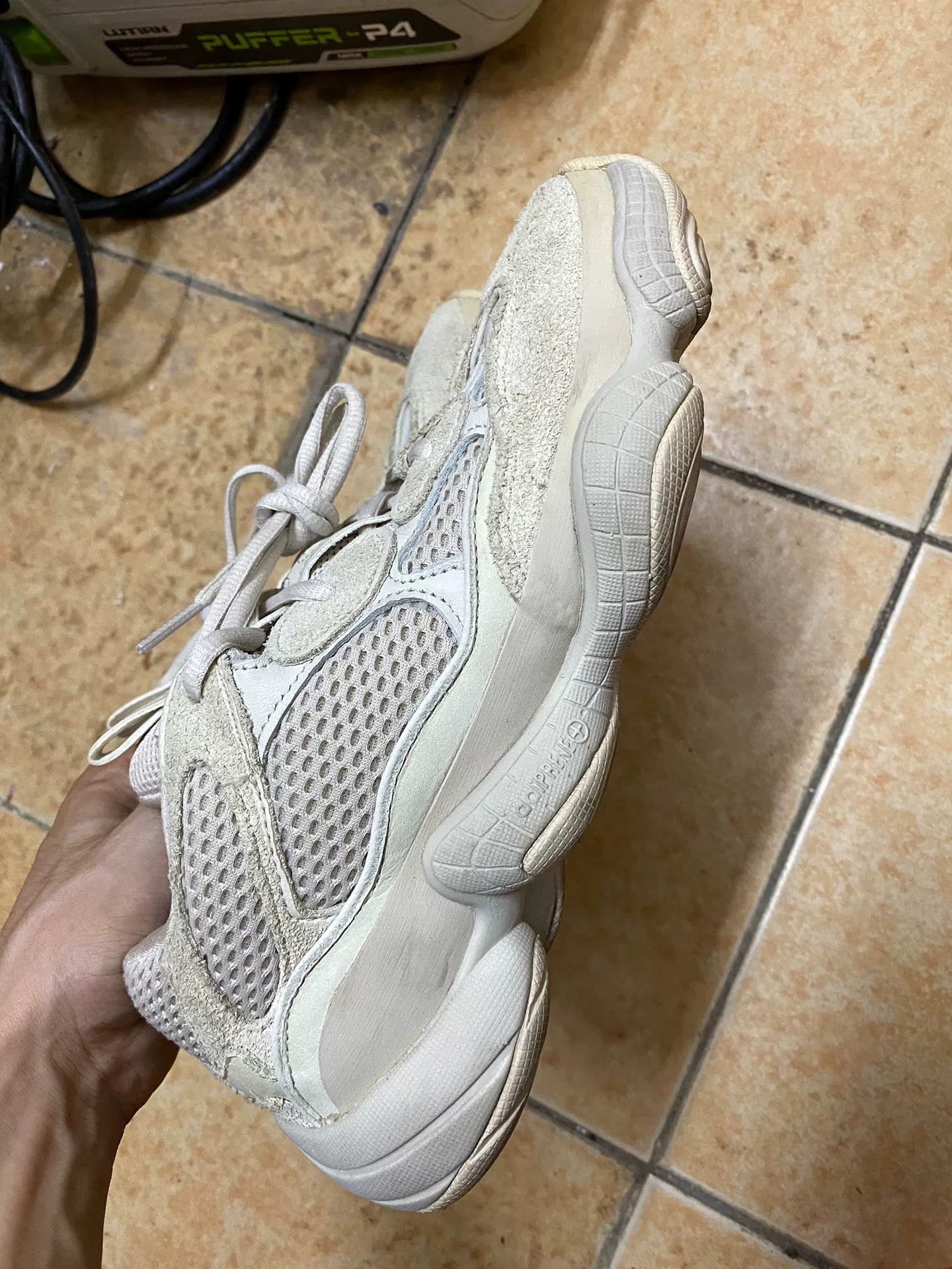 Adidas Adidas YEEZY500 White Lowtop Sneakers 41 Men Size US 8.5 / EU 41-42 - 1 Thumbnail