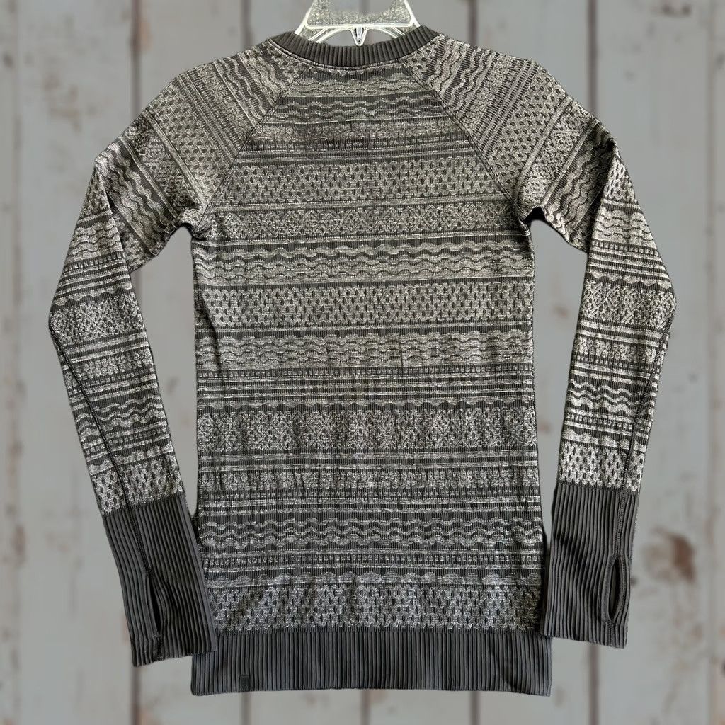 Lululemon Lululemon Top Womens 4 Gray Rest Less Pullover Size Thumbholes Crewneck Athleisure Size S / US 4 / IT 40 - 1 Thumbnail