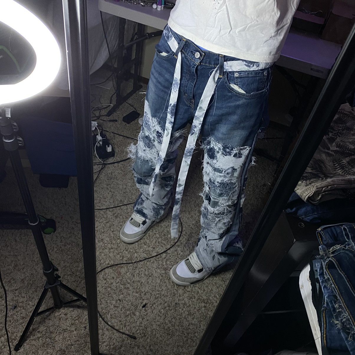 Other Floral Slasher Jeans Size US 33 - 7 Thumbnail