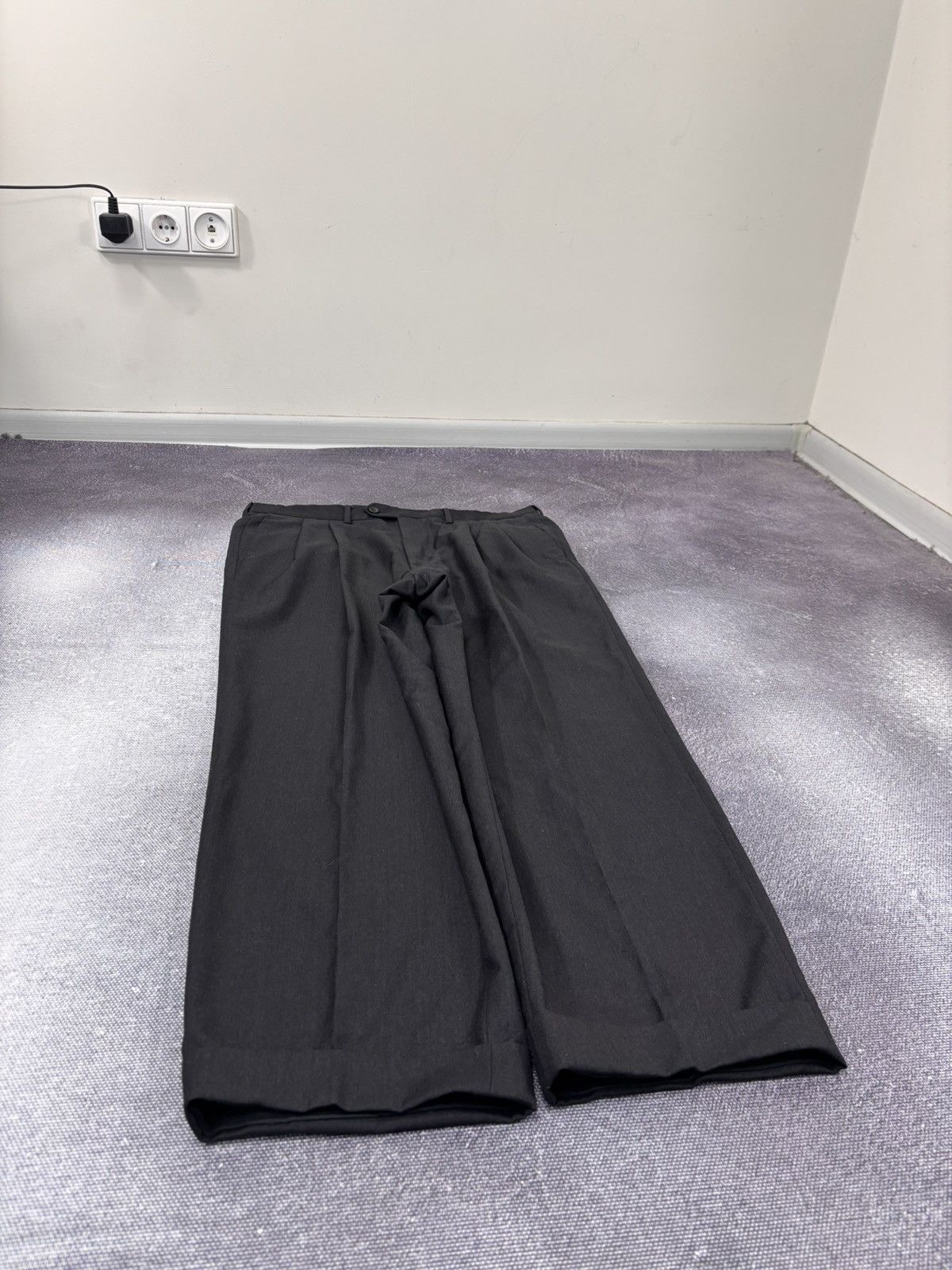 Corneliani Corneliani Men’s Charcoal Black Pleated Wool Dress Pants Size US 36 / EU 52 - 3 Thumbnail