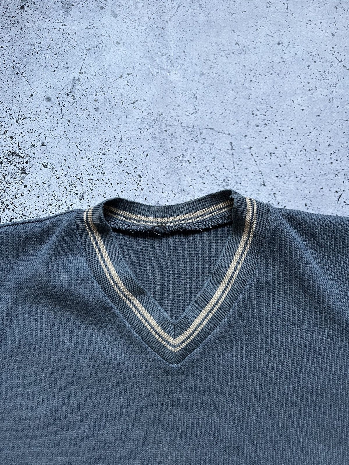 Vintage Vintage Oakley Rare T-shirt Embroidered Logo Tee Y2K USA Size US M / EU 48-50 / 2 - 5 Thumbnail