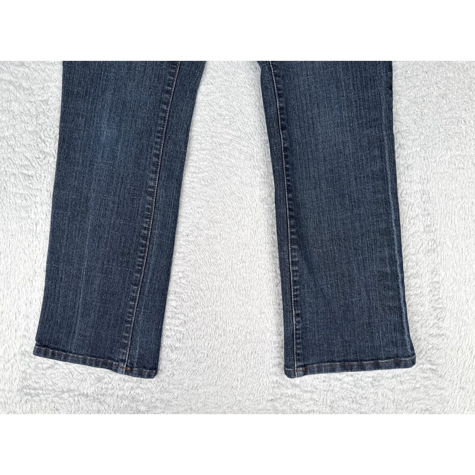 Vintage St. John's Bay Jeans Womens Petite 6S Blue Wash Bootcut Denim 26x29 Jeans Womens Petite 6S Blue Wash Bootcut Denim 26x29 Size 28" / US 6 / IT 42 - 2 Thumbnail