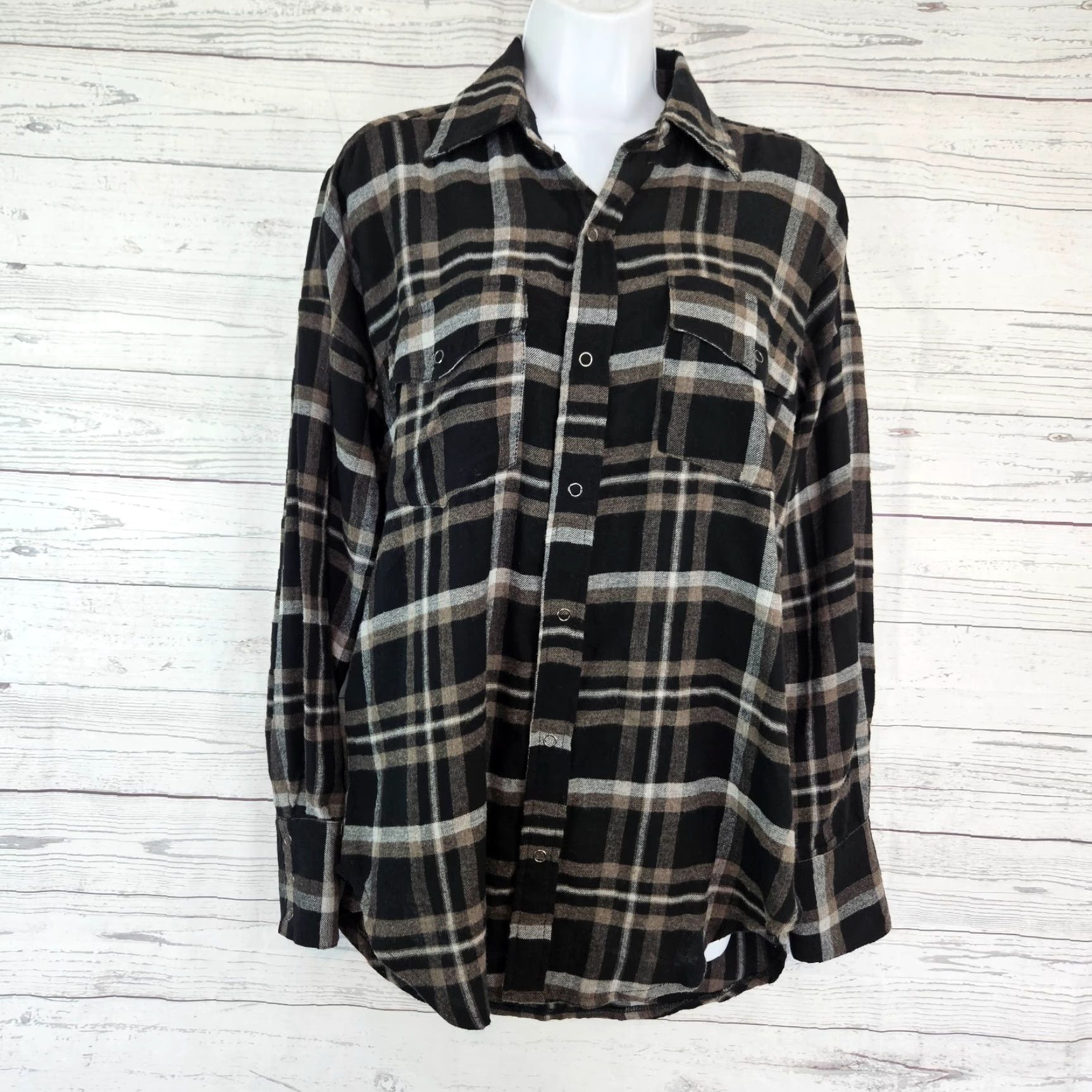 Vintage Vici Womens Button Front Shirt Sz Small Black Gray Plaid Cotton Snap Buttons Shirt Womens Small Black Plaid Cotton Button-Up Regular Women’s Size S / US 4 / IT 40 - 2 Thumbnail