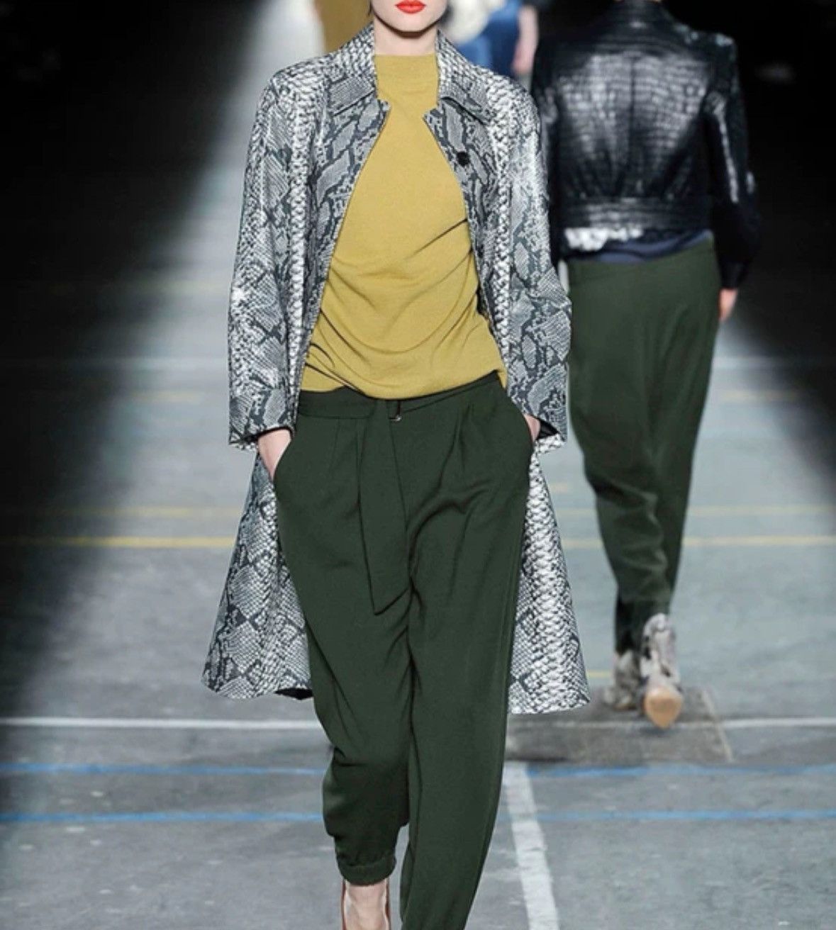 Dries Van Noten Dries van noten Snake skin overcoat 2412-Nextarrow Size US S / EU 44-46 / 1 - 6 Thumbnail