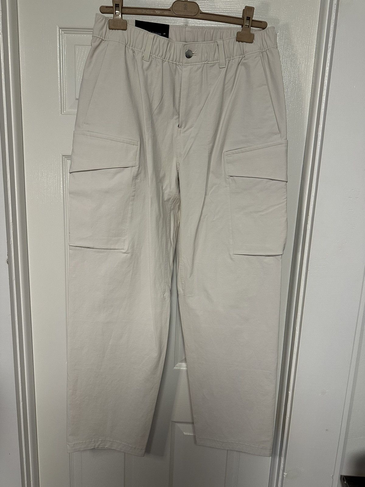 Lululemon Lululemon VersaTwill Relaxed-Fit Cargo Pant Size US 34 / EU 50 - 2 Thumbnail