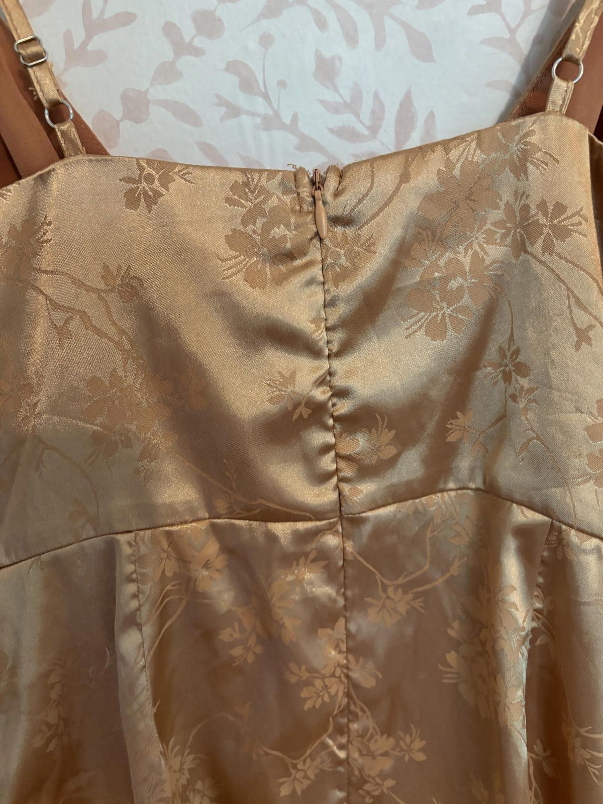 Designer Altar'd State Gold Floral Satin Ruffed Mini Dress L Size L / US 10 / IT 46 - 4 Thumbnail
