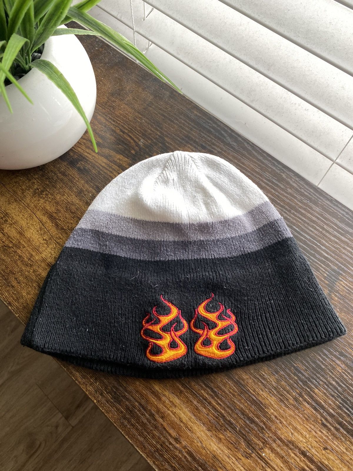 Vintage Y2K Flame Skater Skully Beanie Size ONE SIZE - 1 Thumbnail